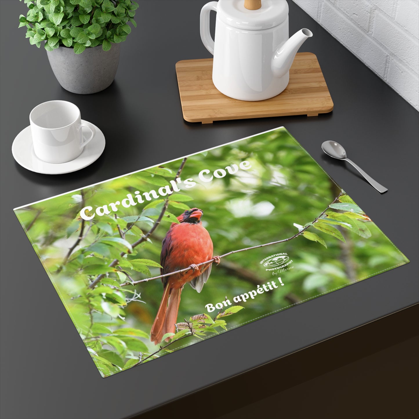 Beautiful Cardinal Placemat, Elegant Dining Decor, Bird Lover Gift, Table Setting, Perfect for Everyday Use, Home Kitchen Decor