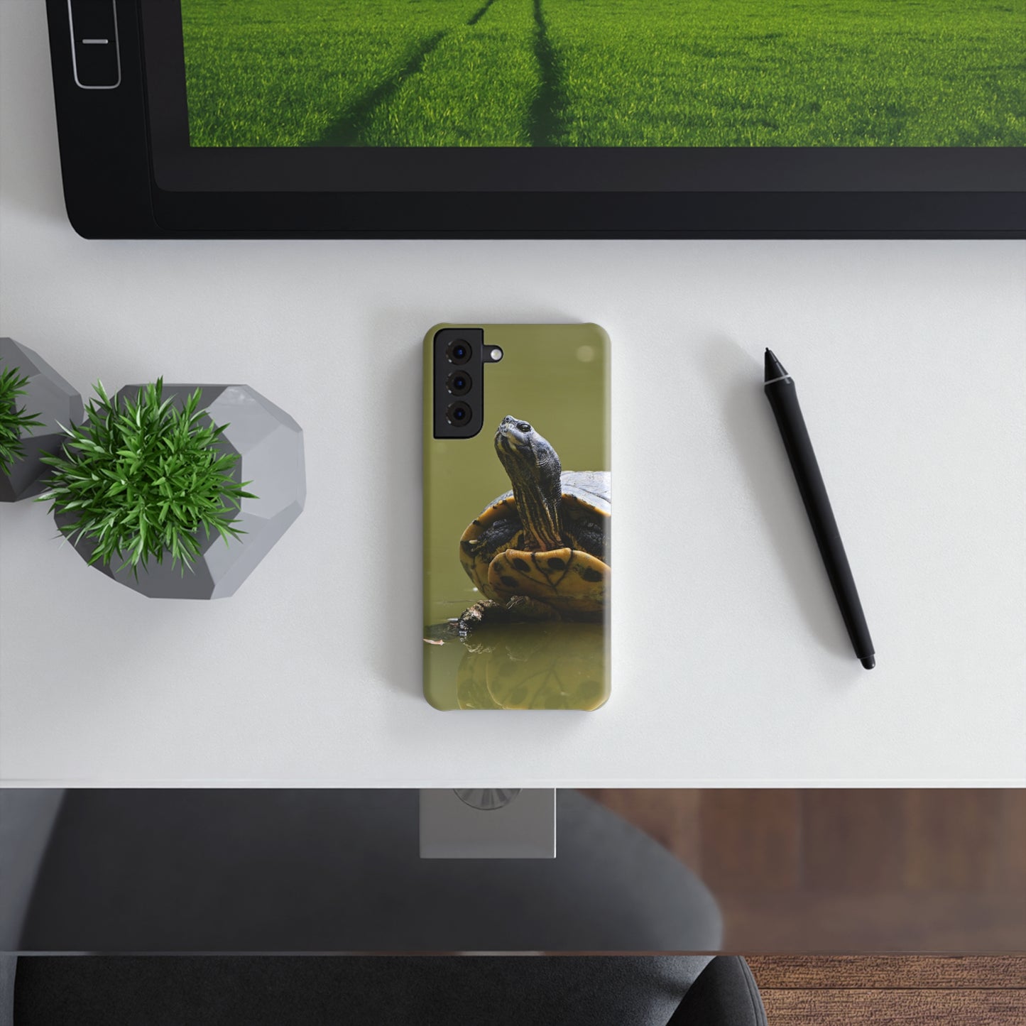 Nature-Inspired Slim Snap Case with Turtle Design