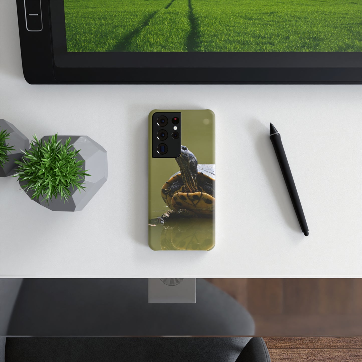 Nature-Inspired Slim Snap Case with Turtle Design