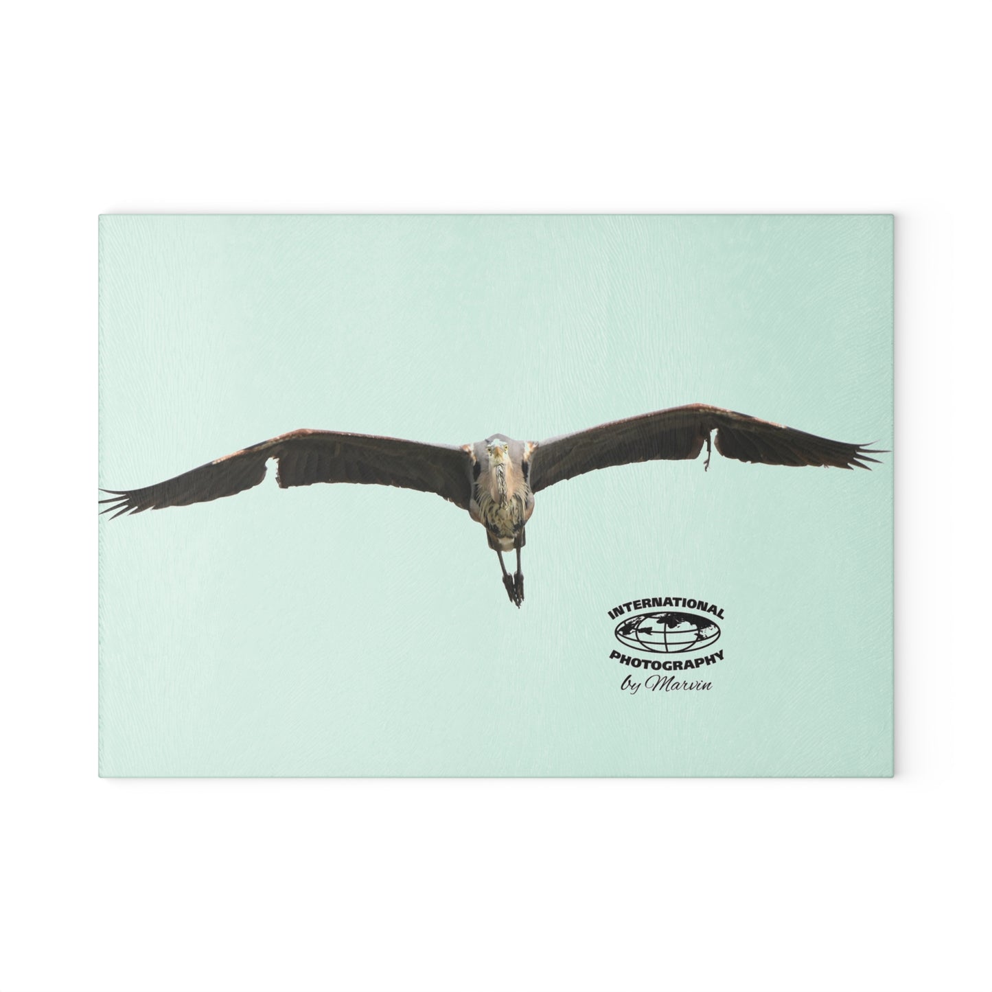 Elegant Glass Cutting Board with Soaring Eagle Design, Ideal for Home Chefs, Gift for Weddings, Housewarmings, and Nature Lovers
