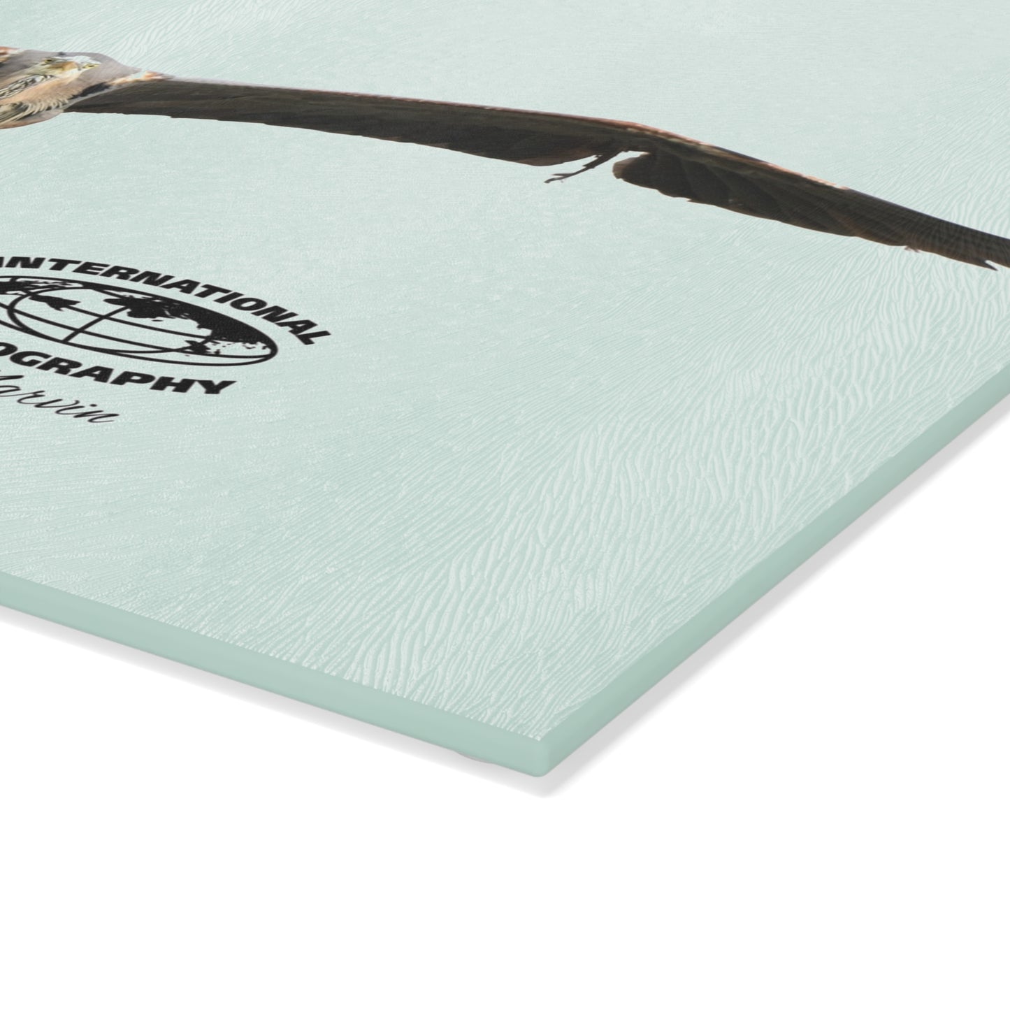Elegant Glass Cutting Board with Soaring Eagle Design, Ideal for Home Chefs, Gift for Weddings, Housewarmings, and Nature Lovers