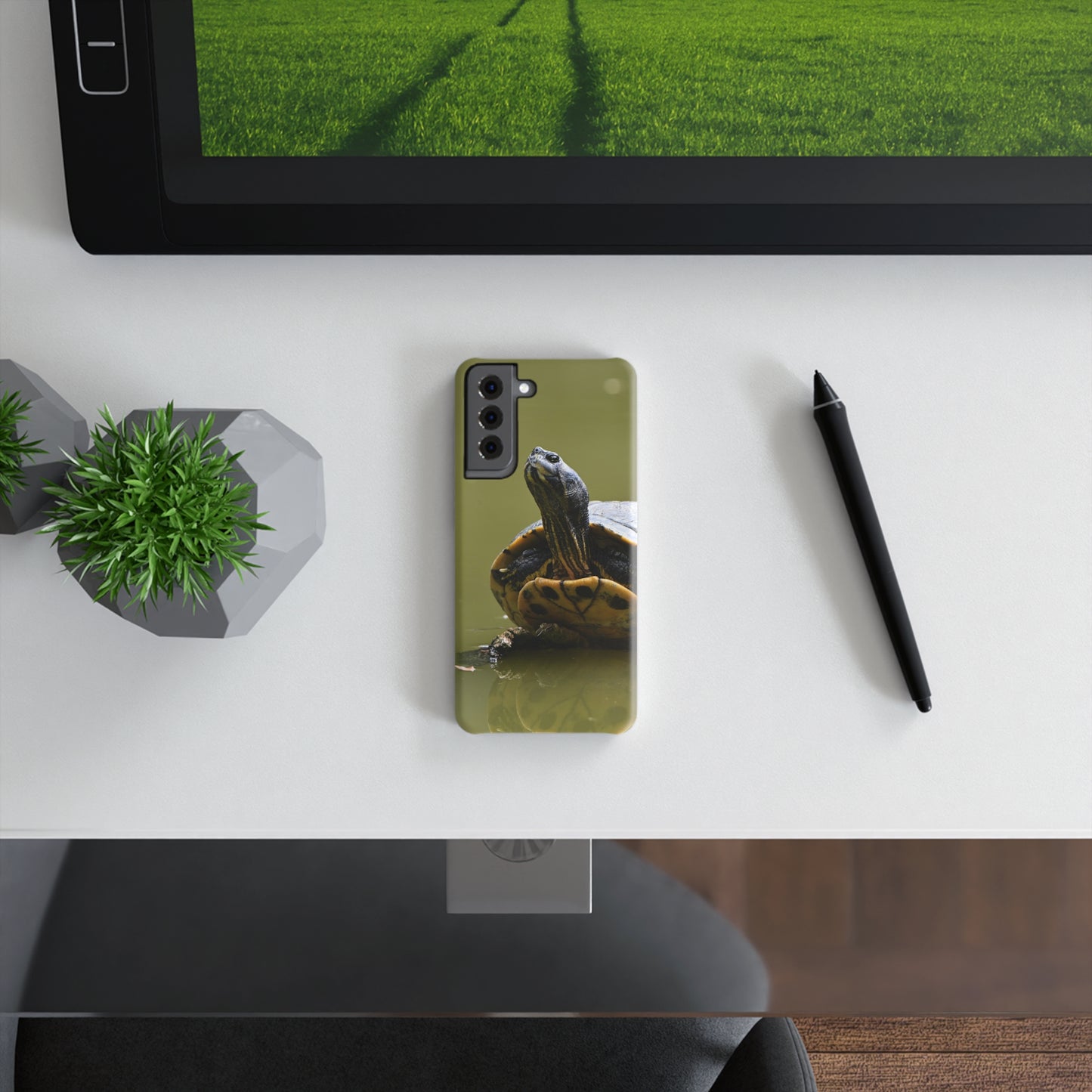 Nature-Inspired Slim Snap Case with Turtle Design