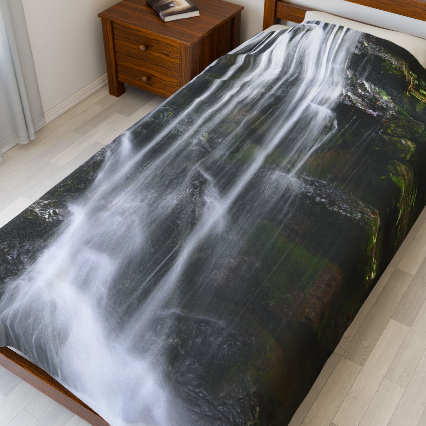 Waterfall Velveteen Plush Blanket – Cozy Nature Print Throw