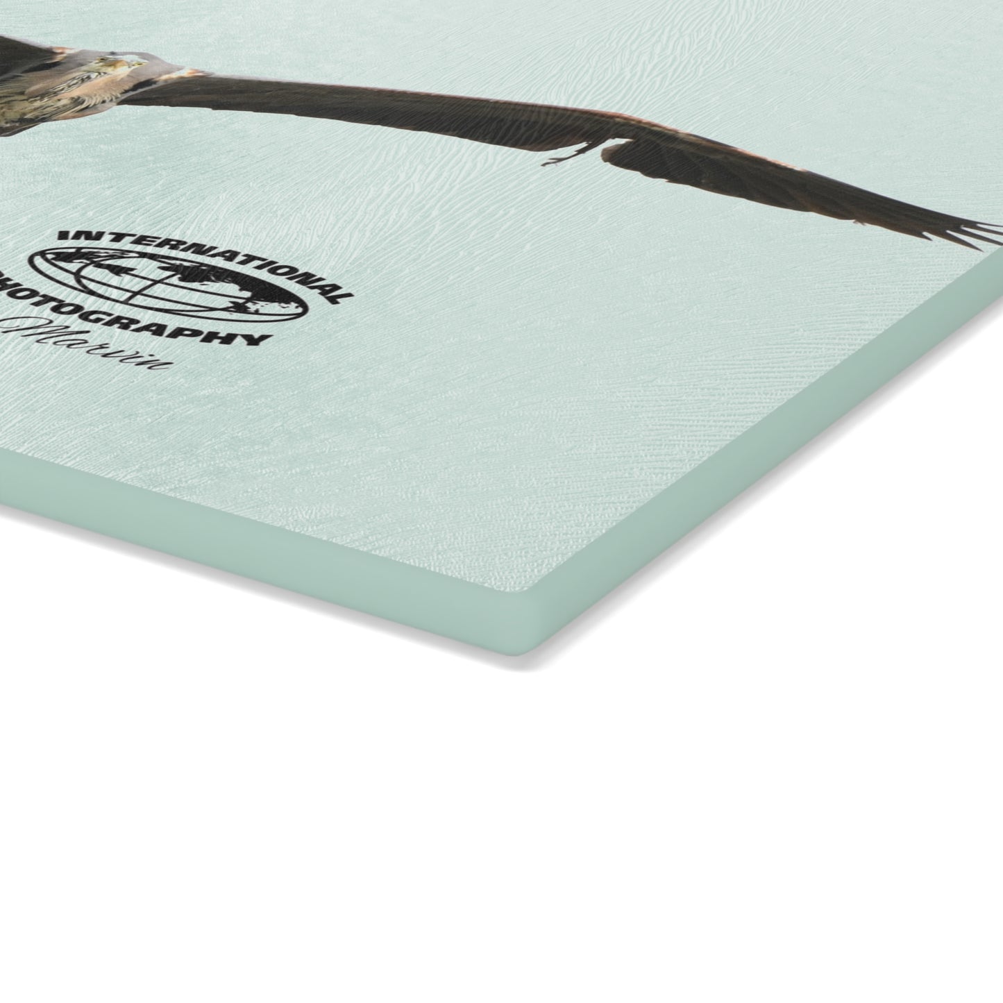 Elegant Glass Cutting Board with Soaring Eagle Design, Ideal for Home Chefs, Gift for Weddings, Housewarmings, and Nature Lovers